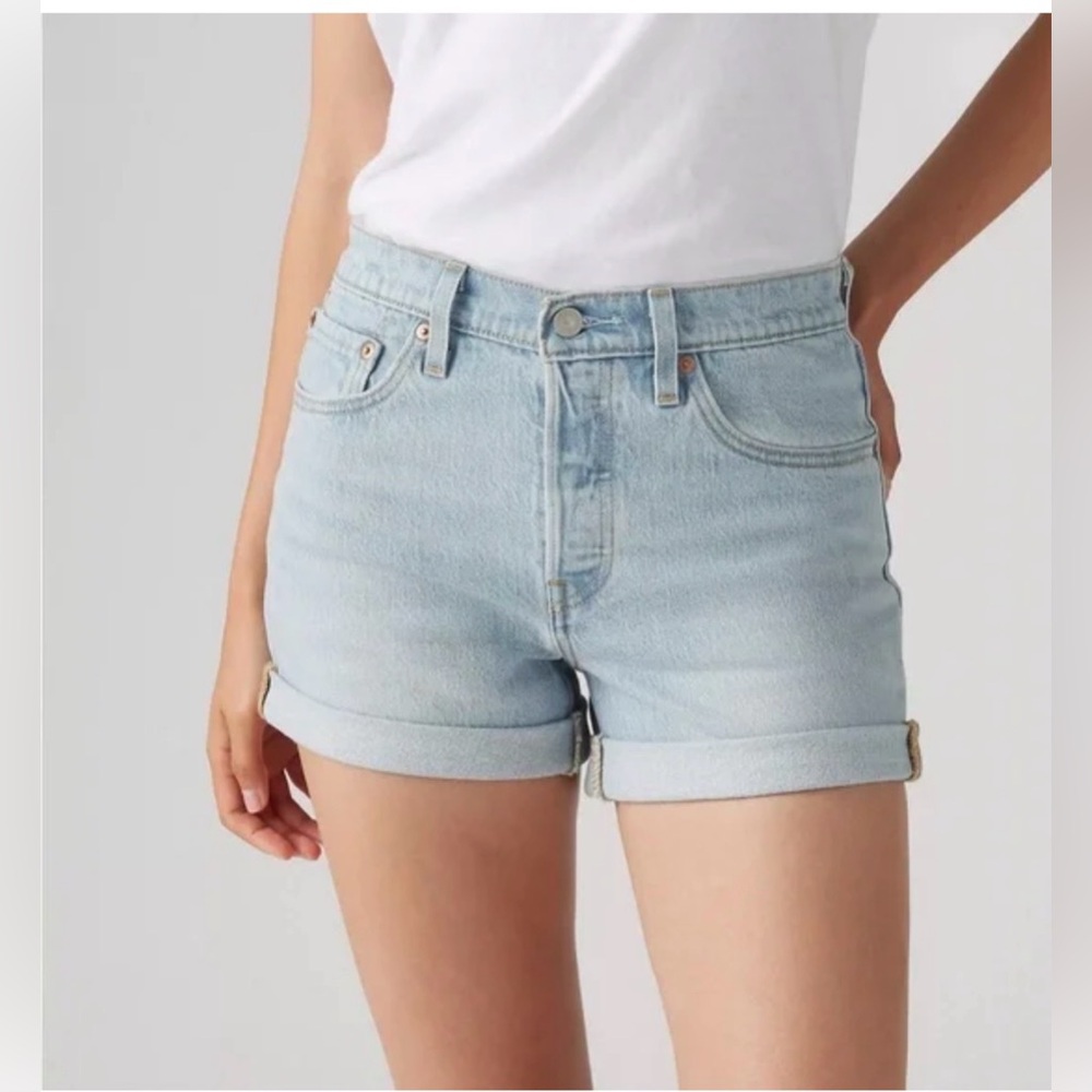 LEVI’S NWT 501 mid -rise relaxed denim  shorts